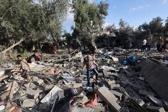 Gaza, ancora raid sulla Striscia: "Almeno 27 morti" Gaza, ancora raid sulla Striscia: "Almeno 27 morti"
