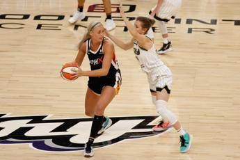 WNBA, problema... sex toys: "Smettetela di lanciarli in campo" WNBA, problema... sex toys: "Smettetela di lanciarli in campo"