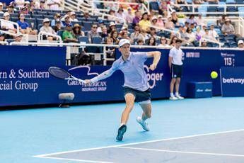 Sinner a Cincinnati con il manicotto: "Non lo utilizzo per moda" Sinner a Cincinnati con il manicotto: "Non lo utilizzo per moda"