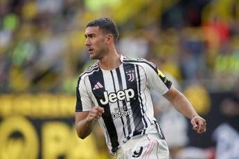 Vlahovic, tiro horror con il Dortmund. E i tifosi si scatenano Vlahovic, tiro horror con il Dortmund. E i tifosi si scatenano