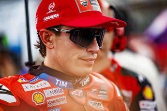 Gp Indonesia, caduta e frattura alla clavicola per Marquez: "Rispetto i medici, tornerò quando sarà possibile"