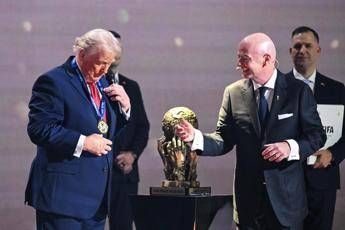 Infantino, indagine Fifa per premio pace a Trump: cos'è successo