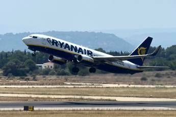 Ustionata con un caffé caldo in aereo, Ryanair la risarcisce