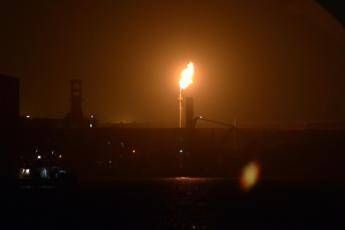 Iran: "Attaccata base Usa in Bahrain". Nuova esplosione a Dubai. Conto alla rovescia per scelta nuova Guida Suprema