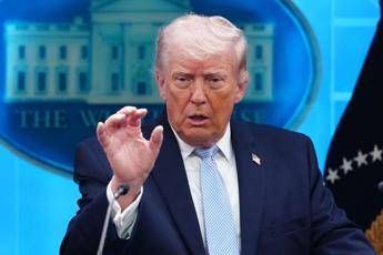 Iran, Trump: "Possiamo distruggerlo in una notte, ho il piano migliore di tutti"