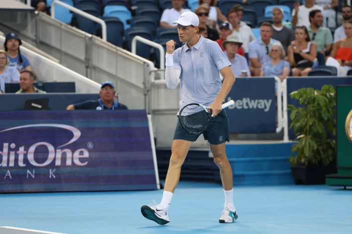 Sinner agli ottavi a Cincinnati, battuto Diallo in due set Sinner agli ottavi a Cincinnati, battuto Diallo in due set