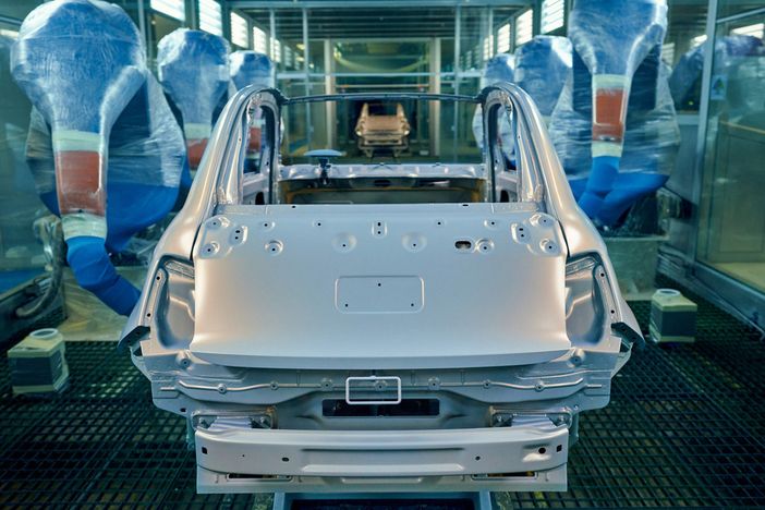 L'economia frena, ma con l'auto Torino dà lezioni di ottimismo al Piemonte. "Attenzione a competitività e tassi di interesse" L'economia frena, ma con l'auto Torino dà lezioni di ottimismo al Piemonte. "Attenzione a competitività e tassi di interesse"