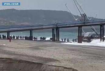 Traffico di migranti dalla Turchia a Reggio Calabria, fermata rete: 25 arresti Traffico di migranti dalla Turchia a Reggio Calabria, fermata rete: 25 arresti
