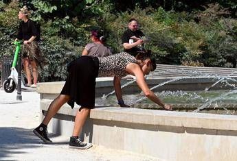 Temperature roventi in Italia, oggi bollino rosso in 20 città per il caldo Temperature roventi in Italia, oggi bollino rosso in 20 città per il caldo