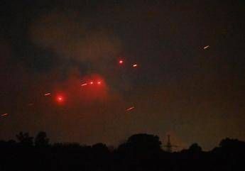 Ucraina, pesante attacco russo con missili e droni: incendi infiammano Kiev Ucraina, pesante attacco russo con missili e droni: incendi infiammano Kiev