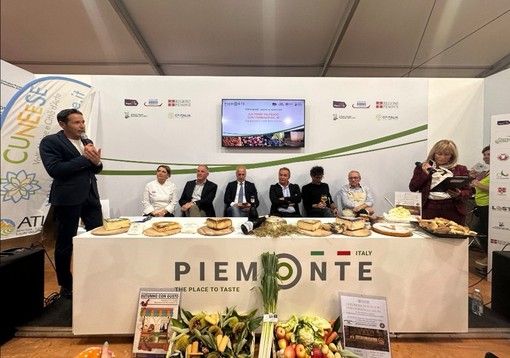 Goloserie d'alpeggio con i formaggi del re. A Terra Madre la presentazione di Atl del Cuneese (Video) Goloserie d'alpeggio con i formaggi del re. A Terra Madre la presentazione di Atl del Cuneese (Video)