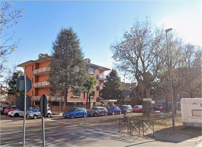 Grugliasco, lampioni accesi di giorno: tecnici al lavoro in via Arduino Grugliasco, lampioni accesi di giorno: tecnici al lavoro in via Arduino