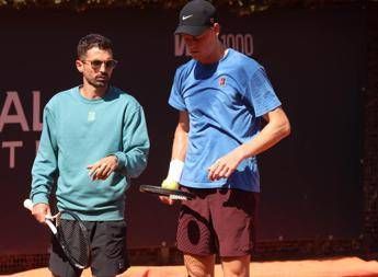 Vagnozzi gli dà indicazioni, Sinner impreca... con se stesso Vagnozzi gli dà indicazioni, Sinner impreca... con se stesso