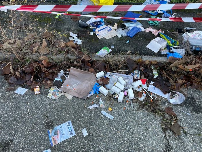 Rifiuti abbandonati, intensificati i controlli della Polizia locale di Collegno Rifiuti abbandonati, intensificati i controlli della Polizia locale di Collegno