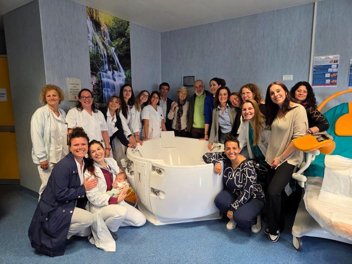 All'Ospedale di Rivoli, una nuova vasca per il travaglio e il parto