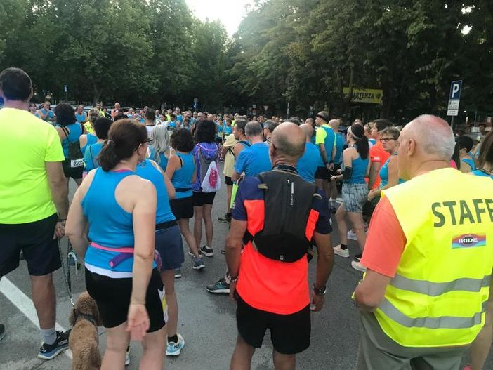 Collegno, 5.60 di San Lorenzo: 200 corridori regalano un defibrillatore al Parco Dalla Chiesa