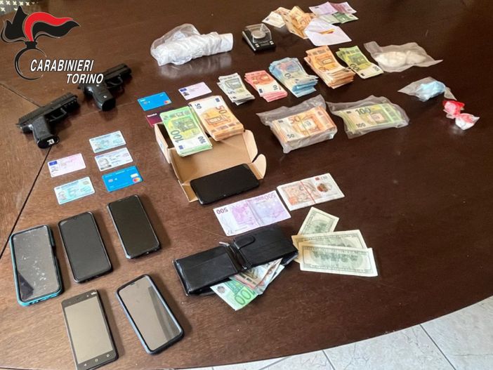In casa nascondeva cocaina e oltre 47mila euro: in manette 39enne a Giaveno