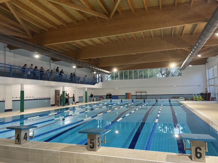 Una immagine della piscina Bendini di Collegno Una immagine della piscina Bendini di Collegno