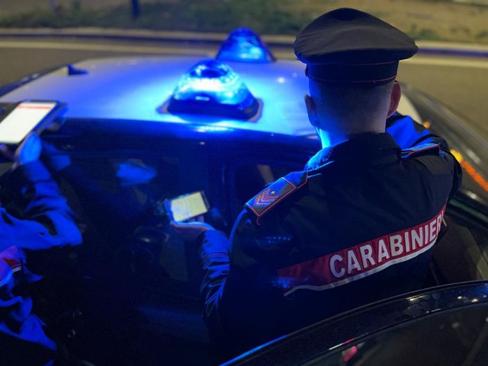 Aggredisce prima il padre e poi i carabinieri: 43enne arrestato a Collegno Aggredisce prima il padre e poi i carabinieri: 43enne arrestato a Collegno