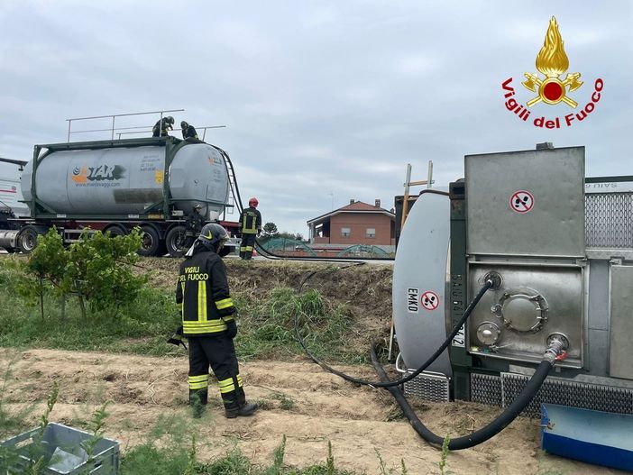 autocisterna vigili fuoco autocisterna vigili fuoco