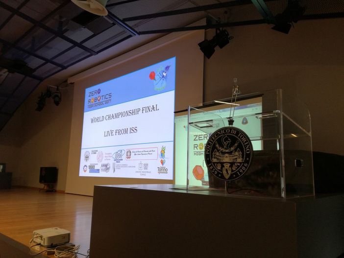 Zero Robotics, il talento dei ragazzi torinesi vola in orbita e sogna Saturno (FOTO E VIDEO) Zero Robotics, il talento dei ragazzi torinesi vola in orbita e sogna Saturno (FOTO E VIDEO)