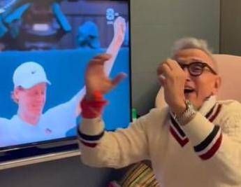 Sinner vince Wimbledon, l'entusiasmo e l'inchino di Barbieri Sinner vince Wimbledon, l'entusiasmo e l'inchino di Barbieri