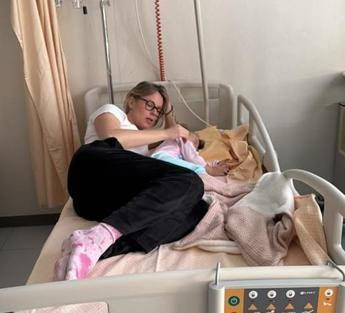 Federica Pellegrini in ospedale con la figlia: "Ha avuto convulsioni febbrili"