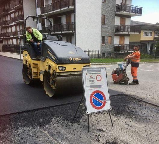 Salvini taglia 10 mln di euro per la manutenzione delle strade provinciali, costruttori ed industriali contro il Governo: "A rischio la vita dei cittadini" Salvini taglia 10 mln di euro per la manutenzione delle strade provinciali, costruttori ed industriali contro il Governo: "A rischio la vita dei cittadini"
