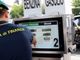 Controlli della Guardia di Finanza alle pompe di benzina Controlli della Guardia di Finanza alle pompe di benzina