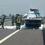 Carro attrezzi prende fuoco sul raccordo Torino-Pinerolo: l'intervento dei pompieri Carro attrezzi prende fuoco sul raccordo Torino-Pinerolo: l'intervento dei pompieri