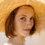 Lentiggini finte e trucco estivo: perché il freckles makeup è diventato il dettaglio del momento Lentiggini finte e trucco estivo: perché il freckles makeup è diventato il dettaglio del momento