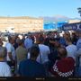Assemblea dei lavoratori ai cancelli della Primotecs di Avigliana Assemblea dei lavoratori ai cancelli della Primotecs di Avigliana