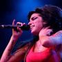 Cimeli di Amy Winehouse, il padre perde la causa contro due amiche della cantante