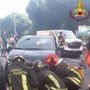 Roma, furgone tampona auto che investe due donne: ferite in modo grave