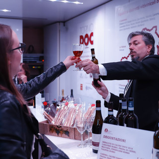 Rosso, bianco e bollicine: il vino protagonista tra gli eventi del weekend a Torino e provincia
