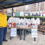 Il presidente Franco Mesiano con le uova benefiche Il presidente Franco Mesiano con le uova benefiche