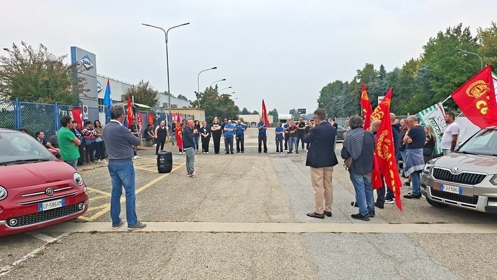 Il presidio tenuto davanti al sito di Sommariva Perno Il presidio tenuto davanti al sito di Sommariva Perno