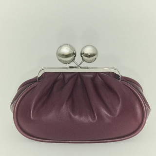 Spontanea, ottimista, indipendente: la femminilità secondo Weekend Max Mara