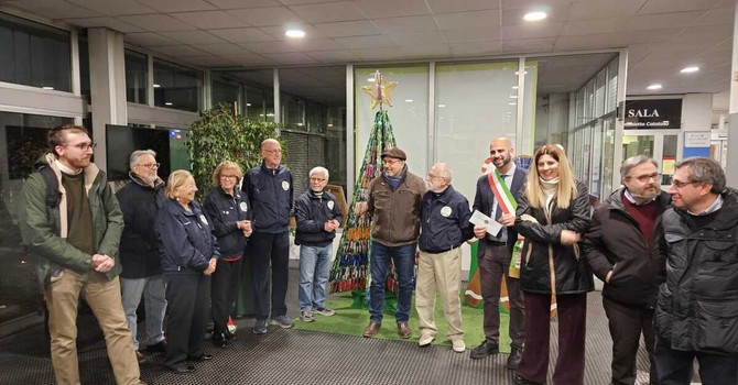 Torna l'albero di Natale degli Ecovolontari di Collegno Torna l'albero di Natale degli Ecovolontari di Collegno