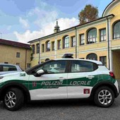 Una vettura della Polizia locale di Grugliasco Una vettura della Polizia locale di Grugliasco