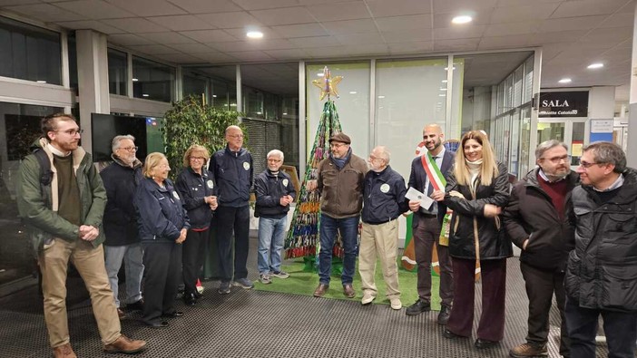 Torna l'albero di Natale degli Ecovolontari di Collegno Torna l'albero di Natale degli Ecovolontari di Collegno