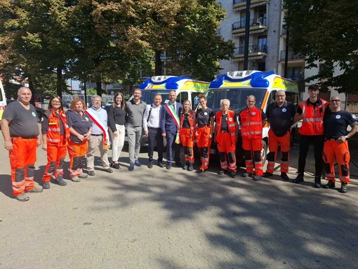 Collegno in bancarella: centinaia di persone tra negozi aperti, associazioni, famiglie e ambulanti storici Collegno in bancarella: centinaia di persone tra negozi aperti, associazioni, famiglie e ambulanti storici