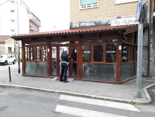 Topi, formiche ed insetti in un bar di via don Caustico: la Polizia locale di Grugliasco mette i sigilli