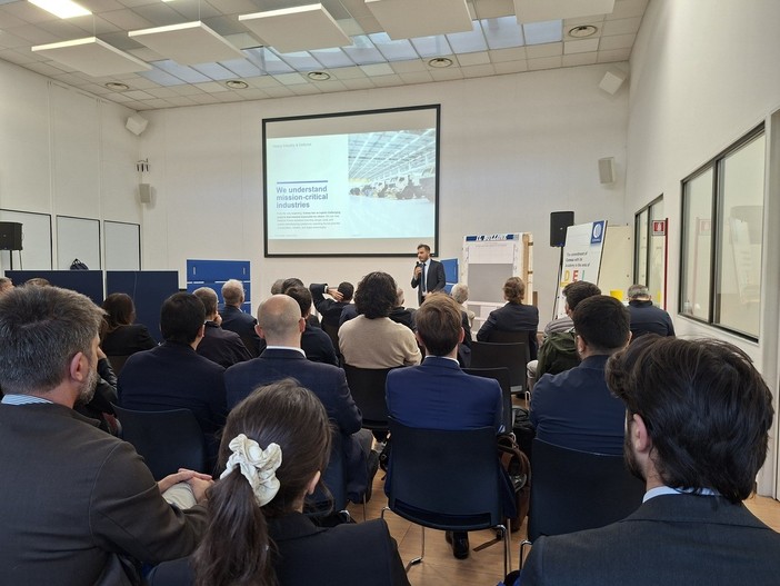 Fabbriche Aperte, Comau trasforma Grugliasco nella capitale della robotica Fabbriche Aperte, Comau trasforma Grugliasco nella capitale della robotica