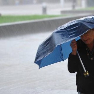A Torino ombrelli aperti, arrivano i temporali: previste forti piogge mercoledì e giovedì