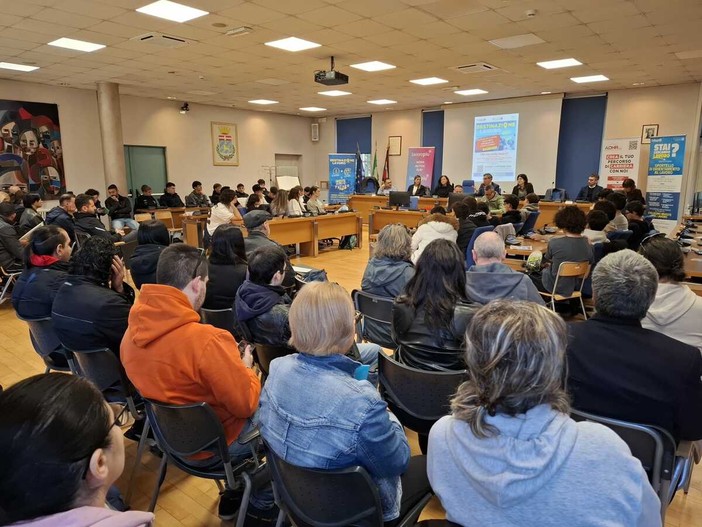 Collegno, studenti e cittadini a colloquio con le aziende: successo per "Destinazione Lavoro" Collegno, studenti e cittadini a colloquio con le aziende: successo per "Destinazione Lavoro"
