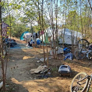 Rom e abusivi allontanati dalla Polizia Municipale di Collegno