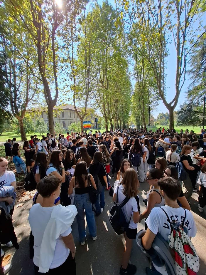 Il nuovo Viale della Pace dedicato alla figura di Refaat Alareer Il nuovo Viale della Pace dedicato alla figura di Refaat Alareer