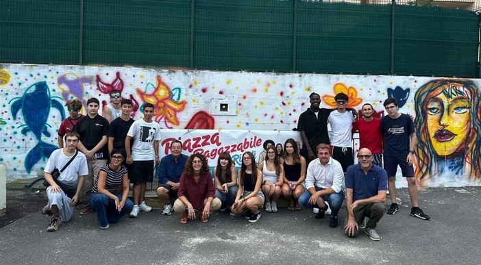 Giù il sipario a Rivoli su Piazza Ragazzabile: i giovani riqualificano la città e guardano al futuro Giù il sipario a Rivoli su Piazza Ragazzabile: i giovani riqualificano la città e guardano al futuro