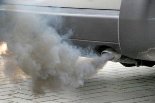 auto e smog - foto d'archivio